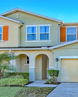 4 Bedroom SunHaven Townhouse with Pool Near Disney