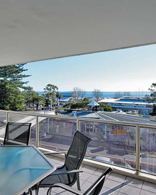 Nelson Towers, 9,71a Victoria Parade - unit in the heart of Nelson Bay with water views, air conditioning and Wi-Fi