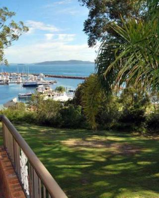 Sailfish, 3,46 Magnus Street - Unit with stunning water views and close to town