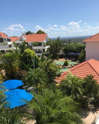 Haven on Noosa Hill - sunset views, pools, spa