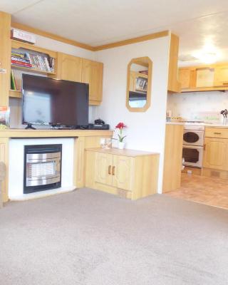 Beachside, Family-friendly, WiFi, 8 berth Caravan 158