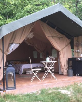 Les Toiles de La Tortillère tentes luxes safari lodge glamping insolite