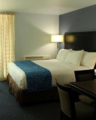 Travelodge by Wyndham Water's Edge Hotel - Racine