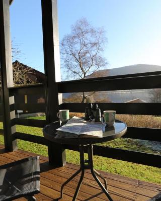 Cosy Modern Nordic Lodge w/ Loch View & Log Burner