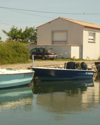 La petite maison au bord du canal T2 - 3étoiles -