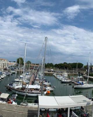 Le "LA FAYETTE", vue exceptionnelle sur le Port de Plaisance