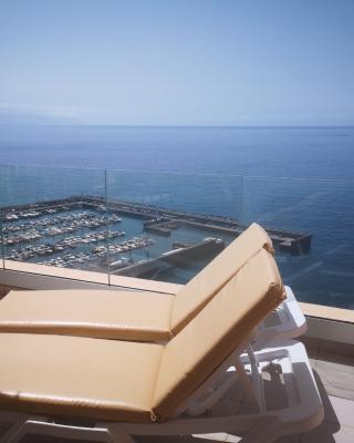 Luxury Apt. with Stunning Sea View