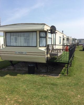 L&g FAMILY HOLIDAYS 4 BERTH CORAL BEACH GEN FAMILYS ONLY AND LEAD PERSON MUST BE OVER 30