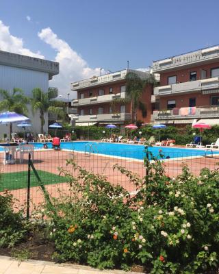 Taormina Mare Piscina Fondachello