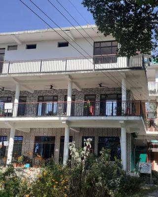 Mohinder & Mohindra Home Stay