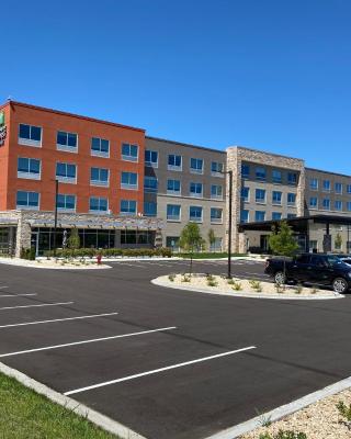 Holiday Inn Express & Suites - Madison West - Middleton, an IHG Hotel