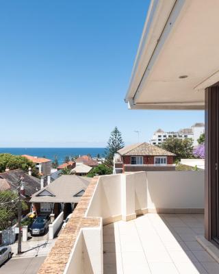 Dream View - Steps from the Beach & Secure Parking