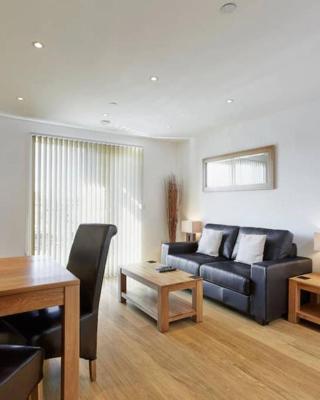 MODERN APARTMENT at SLOUGH STATION, LONDON IN 18 MINS!