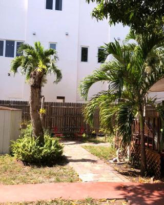 Cozy Room in the Heart of Little Havana -3V