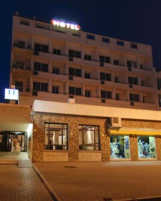 米德特拉尼奥酒店