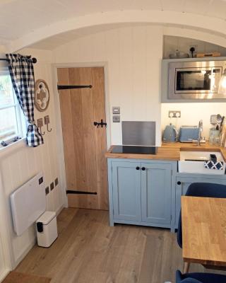 Yew Tree View Luxury Shepherd's Hut