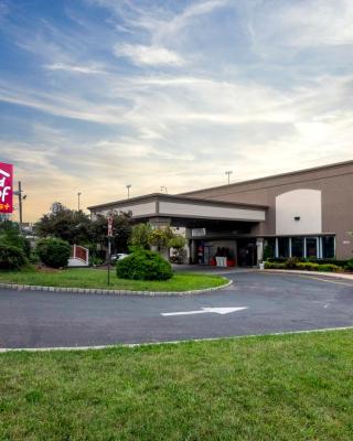 Red Roof Inn PLUS Newark Liberty Airport - Carteret