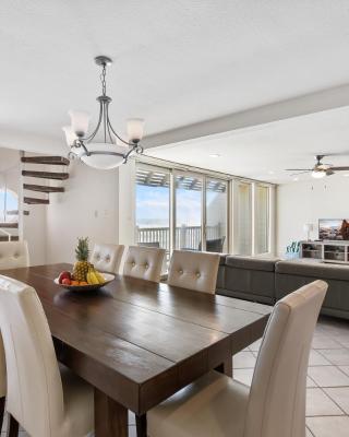 Newly renovated! 3 beachfront balconies, Picture Perfect Oceanview