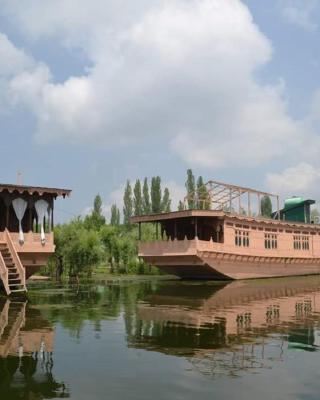 Wangnoo Heritage Houseboats