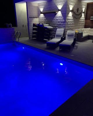 Jully apartment with swimming pool