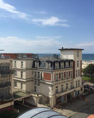 Ankerplatz Warnemünde - Direkte Strandnähe mit Leuchtturmblick