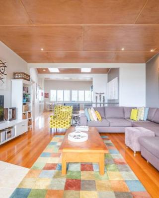 Saltwater 5 - sleeps 8 - close to Main Beach