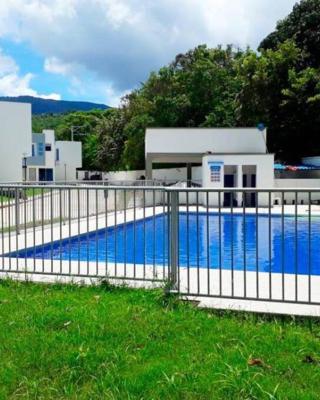 Hermosa Casa Vacacional con Piscina a 15 mins de Girardot o Melgar