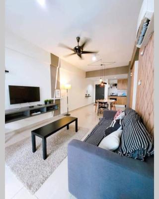 8pax Mount austin Midori Green homestay