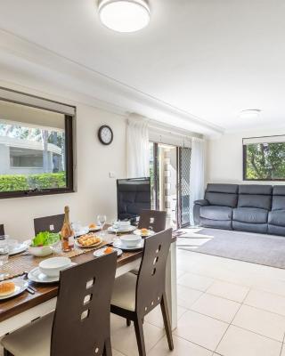 Carindale, 16 19-23 Dowling Street - Ground floor unit with foxtel, complex pool and tennis Court