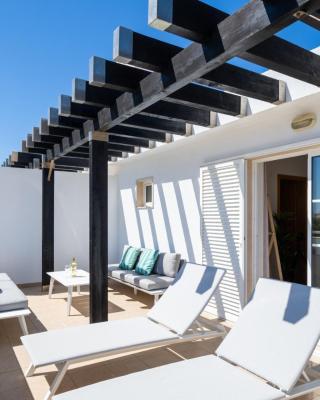 Fresh and Breezy Apartment, Centrally Located, Cabanas de Tavira