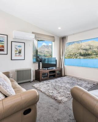 Lakefront Living at Remarkables Retreat