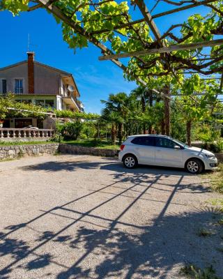 Apartments & Rooms Ribarić