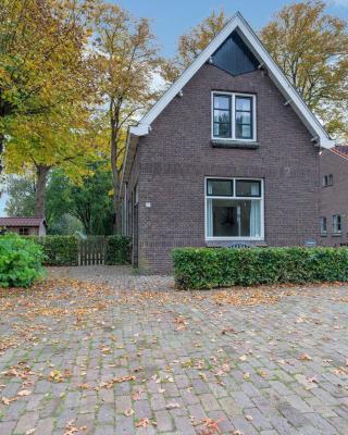 Cozy Holiday Home by the Canal in Dwingeloo