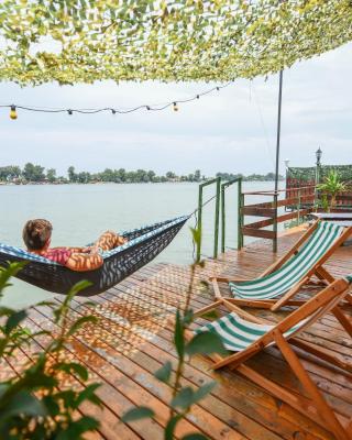 Sagando - Floating house on Sava river