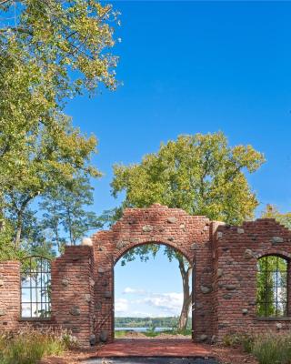 Hutton Brickyards Riverfront Hotel & Venue