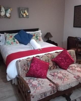 Harties Double Bed studio - Kitchenette Hartbeespoort dam