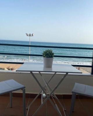 Maravilloso apartamento en primera linea de playa con vistas al mar en Caleta de Vélez 2 D