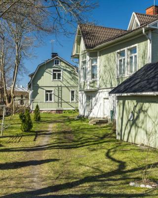 Newly renovated apartment in a woodenhouse from 1910 in Martti!