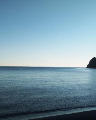 MONTEROSSO...A DUE PASSI DAL MARE