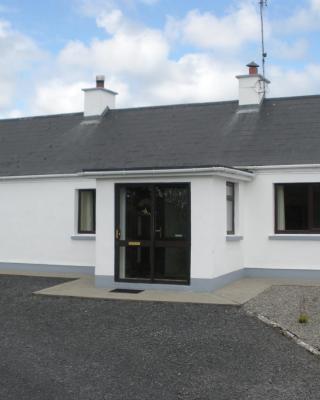 Beautiful 3-Bed House in Knock