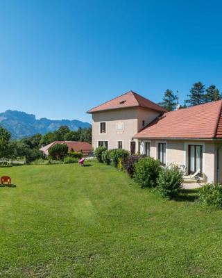 "La Combe Fleurie" Appartements & Chambres