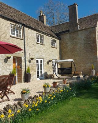 Thames Head Wharf - Historic Cotswold Cottage with Stunning Countryside Views