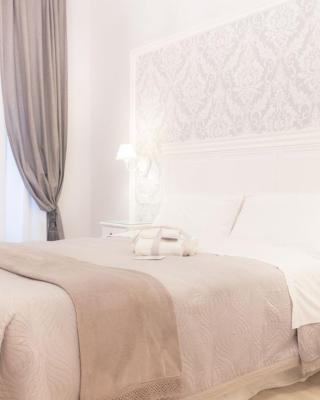Charme & Chic Luxury