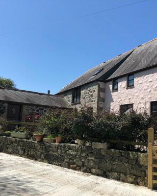 Farm accommodation - The Lizard Peninsula, Cornwall