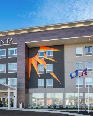 La Quinta Inn & Suites by Wyndham Manassas, VA- Dulles Airport