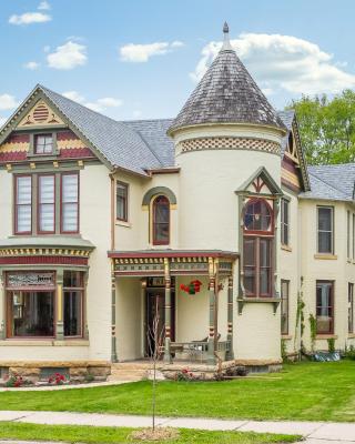 Moulin Rouge House Bed and Breakfast