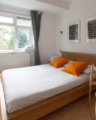 Tooting Rooms & Studio by DC London Rooms