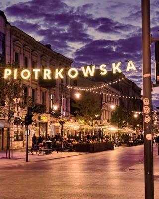 Apartament I LOVE PIOTRKOWSKA z wielkim lustrem, balkonem i klimatyzacją