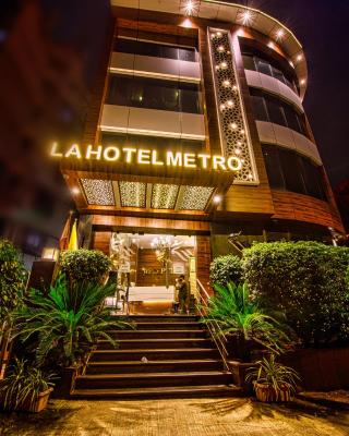 La Hotel Metro near BKC