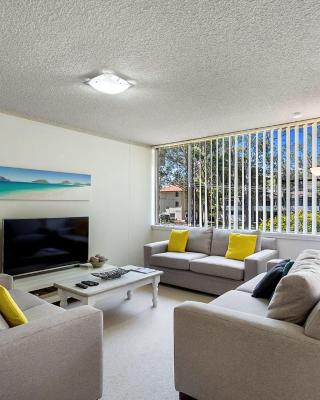 Magnus Gardens 4 beautiful air conditioned unit with filtered water views and Wi-Fi